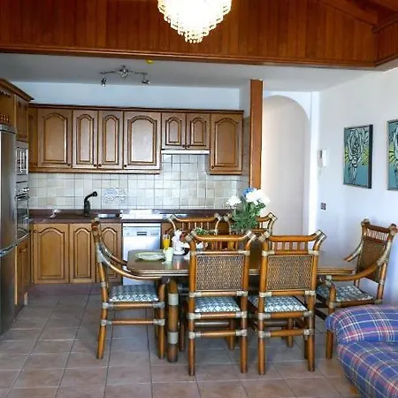 Sea Views And The City On Your Doorstep Apartamento Puerto del Carmen (Lanzarote)